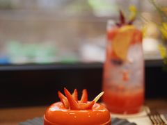 葡萄柚草莓萨伐仑松饼-潮一不贰·法式甜品·生日蛋糕·西式简餐(外滩店)