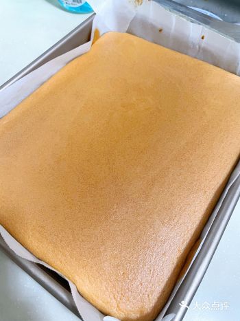 本来想做蛋糕卷的，但是大力出奇迹，一下断了