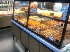 面包甜点陈列柜-爱达乐面包生日蛋糕(华油路店)