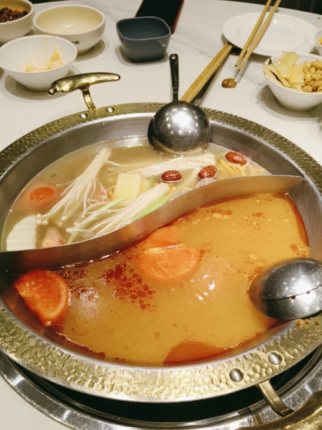 临安锦北宝龙巴邑火锅,环境好,服务佳,菜品新鲜