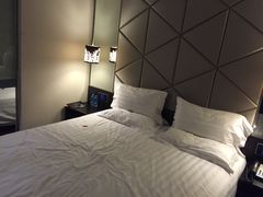 -桔子酒店(上海西藏北路地铁站店)