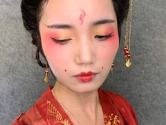 -金夫人化妆摄影职业培训学校