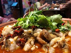 -沪小二炭火蛙锅(淮海中路美食不夜城店)
