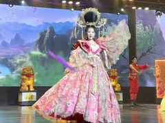 -金东尼人妖秀