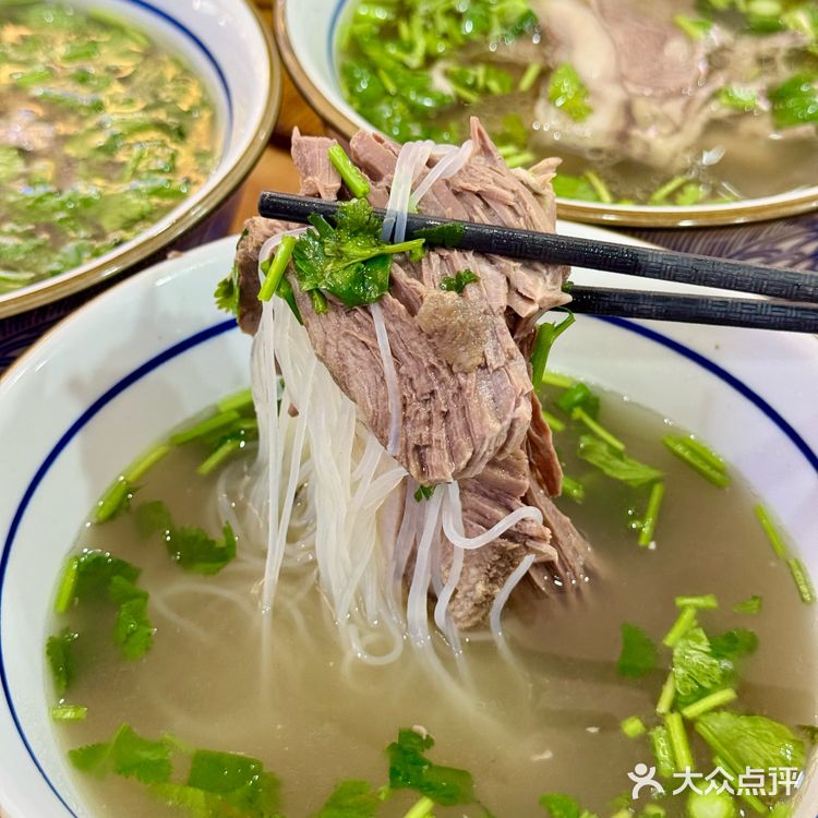 来西安必吃的。。。水盆羊肉