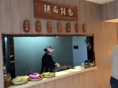 -西安大雁塔科技大学地铁站亚朵酒店