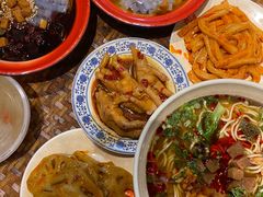 -爆炸头阿姨小四川正宗川味小吃(无任何分店)