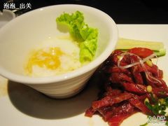 温泉蛋牛肉刺身-金柚子韩国烤肉(威宁路店)