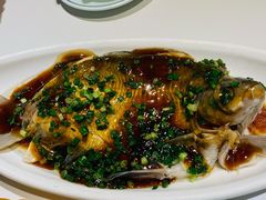 葱烧武昌鱼-刘胖子家常菜·蹄花焖藕(江汉路总店)