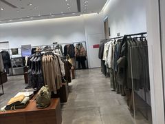 -URBAN REVIVO(上海中庚漫游城店)