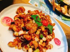 坚果爆虾仁-临界音乐酒馆·小龙虾·江湖菜(华熙LIVE·鱼洞店)