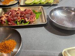 -围炉肉舍•炭烤活鳗•丹东海鲜烤肉(步行街店)