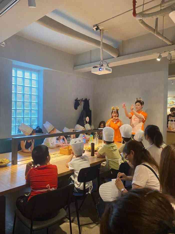 长颈鹿火花思维线下课(常州旗舰校)-"挺有特色的英语培训班 装修风格