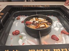 -老牌坊云南鱼豆花火锅(哈西万达店)