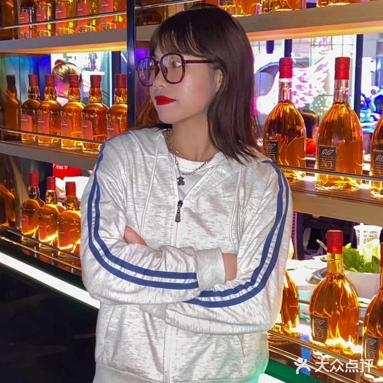 南昌首家边吃火锅边蹦迪季季红！宇宙迪斯科风新主题