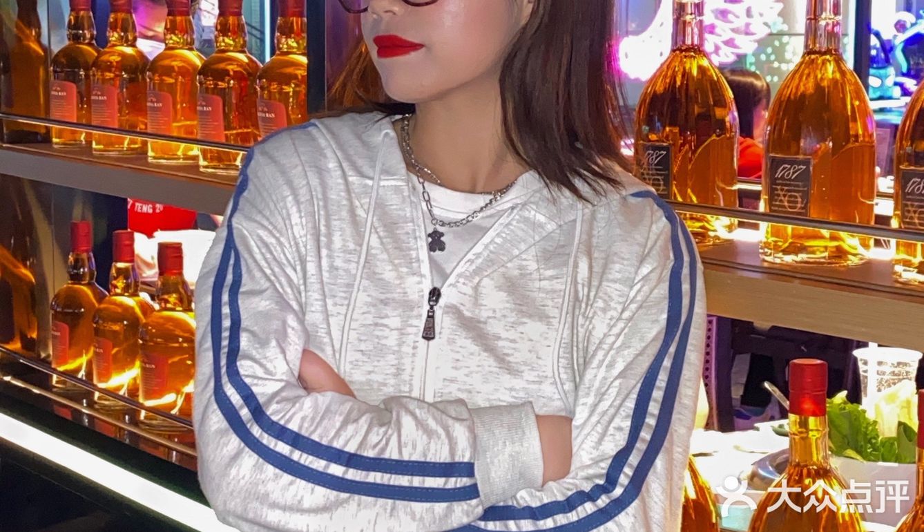 南昌首家边吃火锅边蹦迪季季红！宇宙迪斯科风新主题