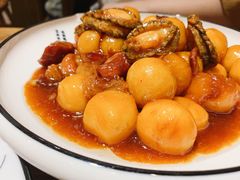 鲍鱼烧肉小土豆-东来菜馆•手抓海鲜家常菜•海鲜锅贴(鸽子窝店)