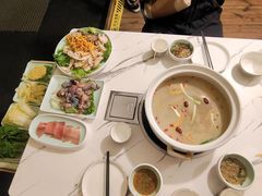 -菌之家·专业纯野生菌火锅·特色炒菌