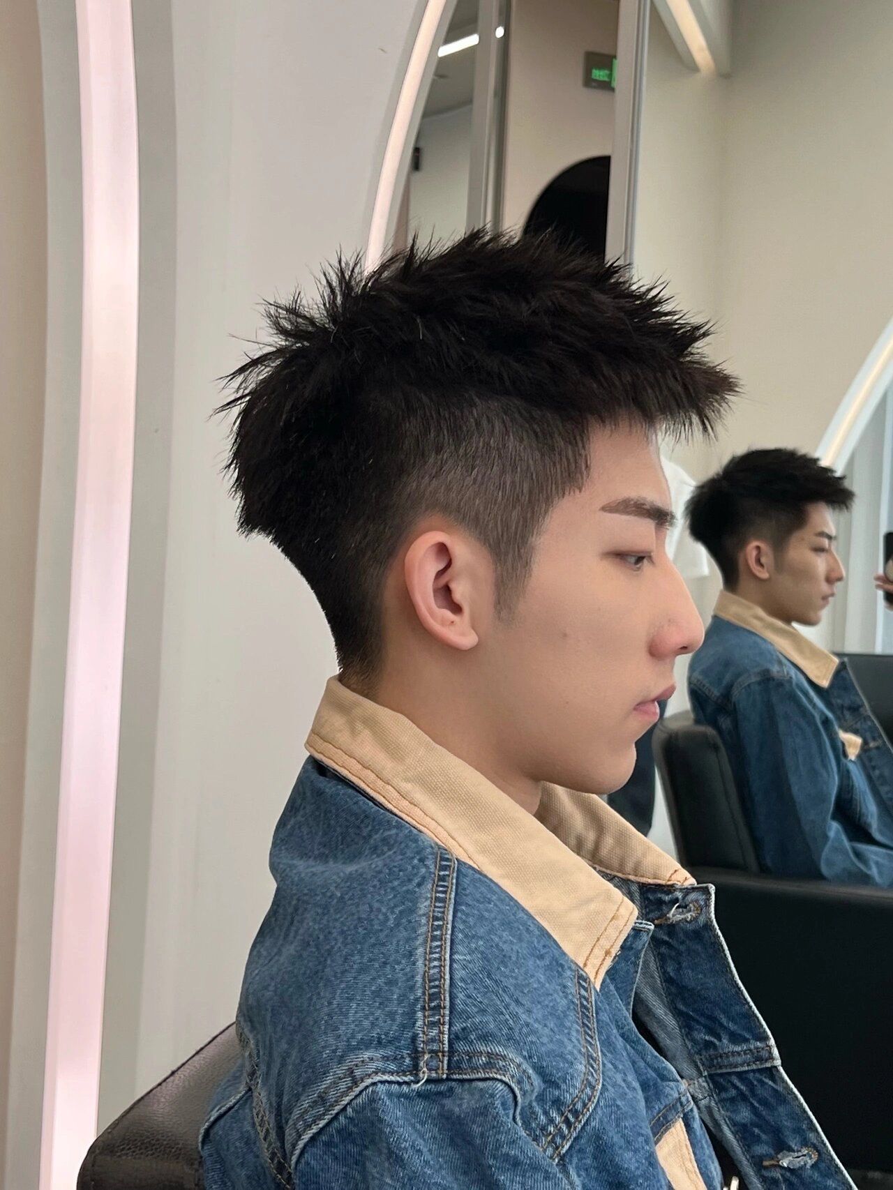 针对头大男生的发型