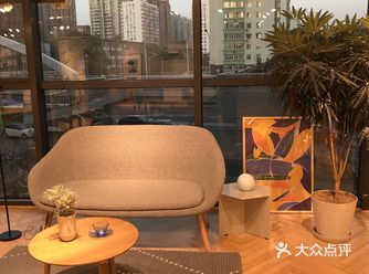 每次见到HAY都忍不住去里面逛一圈，他的店里面整体风