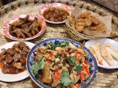 -爆炸头阿姨小四川正宗川味小吃(无任何分店)