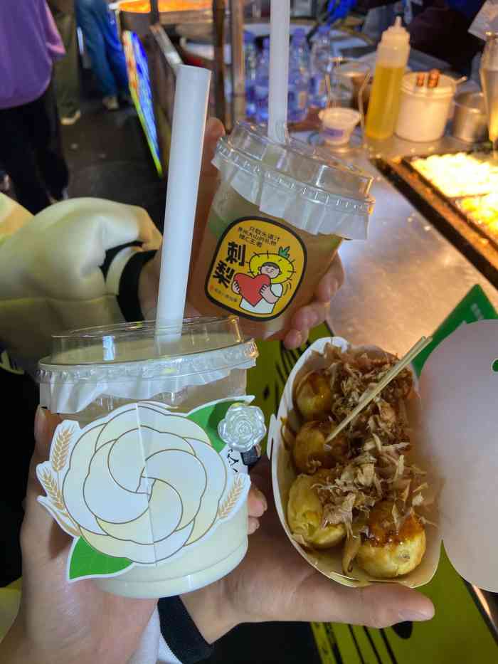 书亦烧仙草(城阳夜市店)-"出门逛了一圈,中午热的不行,走到城阳夏家.