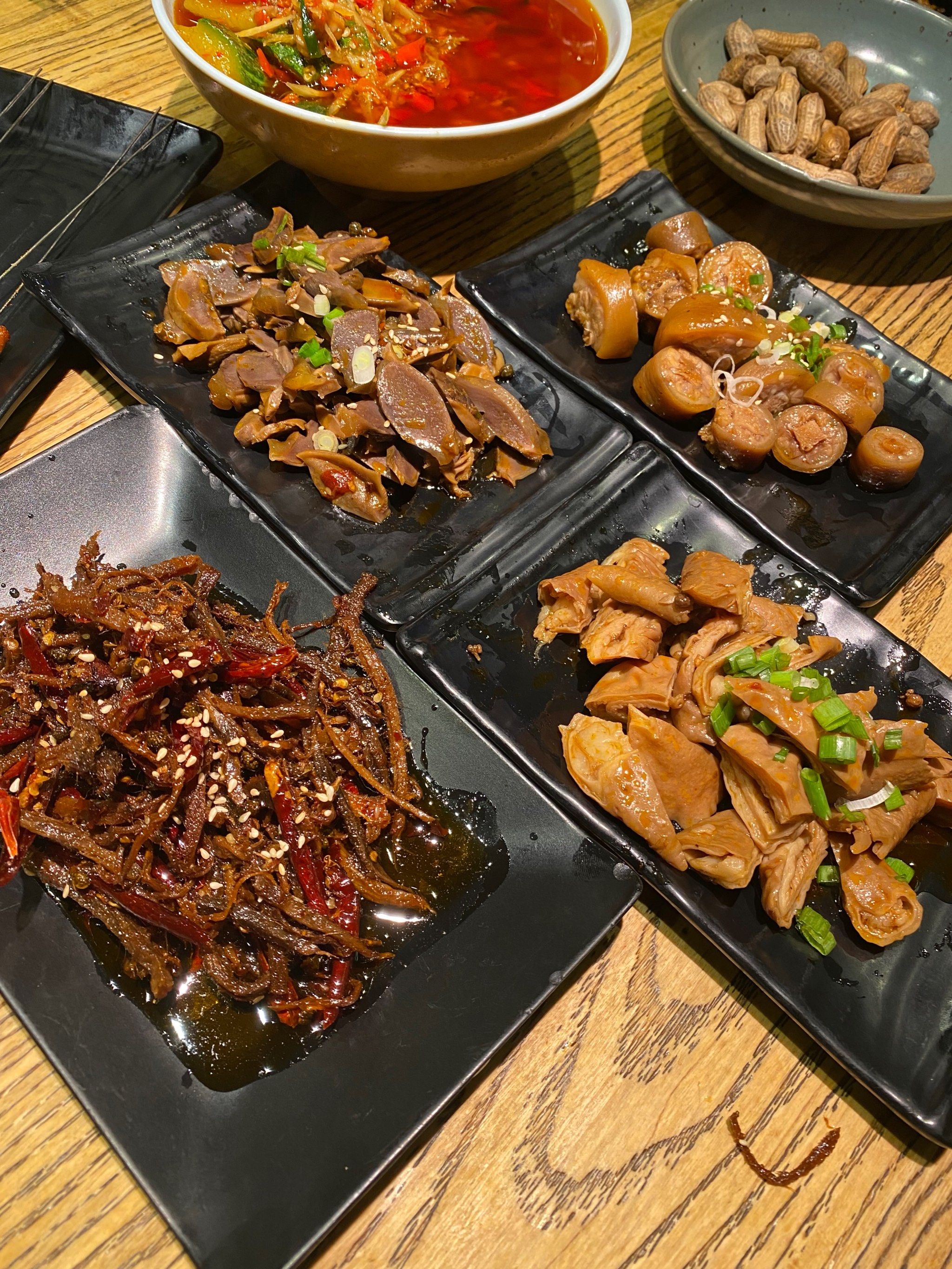 开了那么多年的嘎嘎鸭脑壳,辣卤的味道依然很能打的,下酒巴适