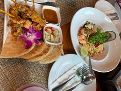 -Chom Cafe and Restaurant