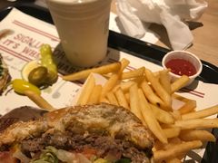 -The Habit Burger Grill 哈比特汉堡(复兴soho店)