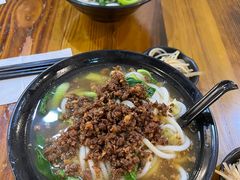 -丽虹云南过桥米线(兴工街店)