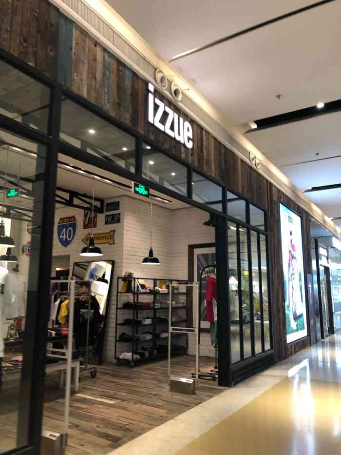 打分 超喜欢izzue家的衣服风格.