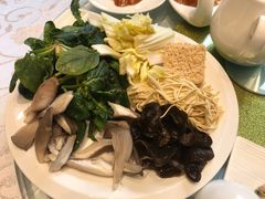 -湖庭壹品鸭王·传统北京烤鸭·别墅私房菜·庭院宵夜(江宁店)