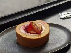 覆盆子酱浮云卷-black rainbow coffee