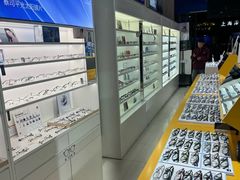 -诺柯视眼镜-蔡司依视路官方工厂店(淞南一店)