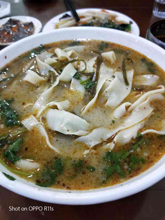 黎留义烩面馆(交通路店)-"这家交通路的黎留义,据说是老店,正值中午.