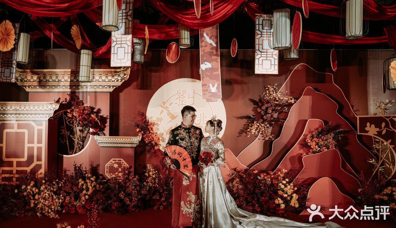 成都婚礼|大气富有设计感的红色系新中式婚礼