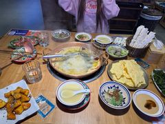 -洱火云南酸菜牛肉火锅(石景山当代商城店)