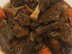 红烧牛尾-福寿斋·老北京铜锅涮肉·烤鸭(顺义总店)
