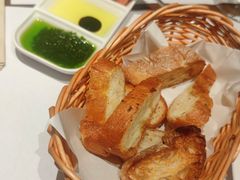 餐前面包配三种抹酱-CAPARESH開府莱舍(望京金辉店)