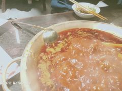 煮沸腾的红锅锅底-巴蜀大宅门火锅(新华公园店)