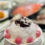 来吃我最爱的鸿姐了，今天点的鸳鸯锅，最爱的依然是耙鸡爪