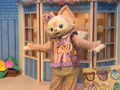 -小镇影院迪士尼小熊Duffy与他的朋友合影地