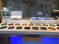 自助调料区-红辣椒陶氏丝娃娃(南国花锦店)