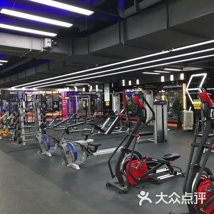 阳光100游泳健身俱乐部