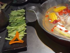 -湊湊火锅·茶憩(杭州湖滨银泰in77店)