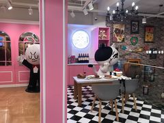 -LINE FRIENDS Garosu-gil Flagship Store