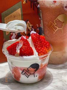 喜茶(海信广场店)-"90暖暖冬日 喜茶又推出了圣诞草莓91限.