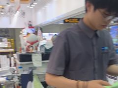 -美式眼镜·授权蔡司.依视路.尼康.豪雅.明月(人民广场店)