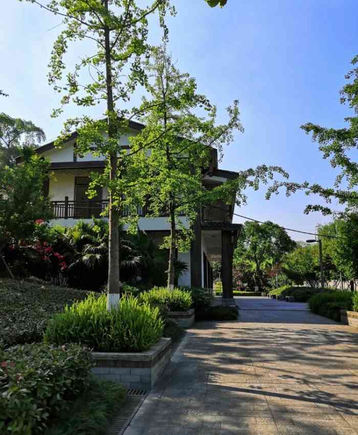 艾坪山公园-"艾坪公园位于重庆市江津区几江街道,是一个.