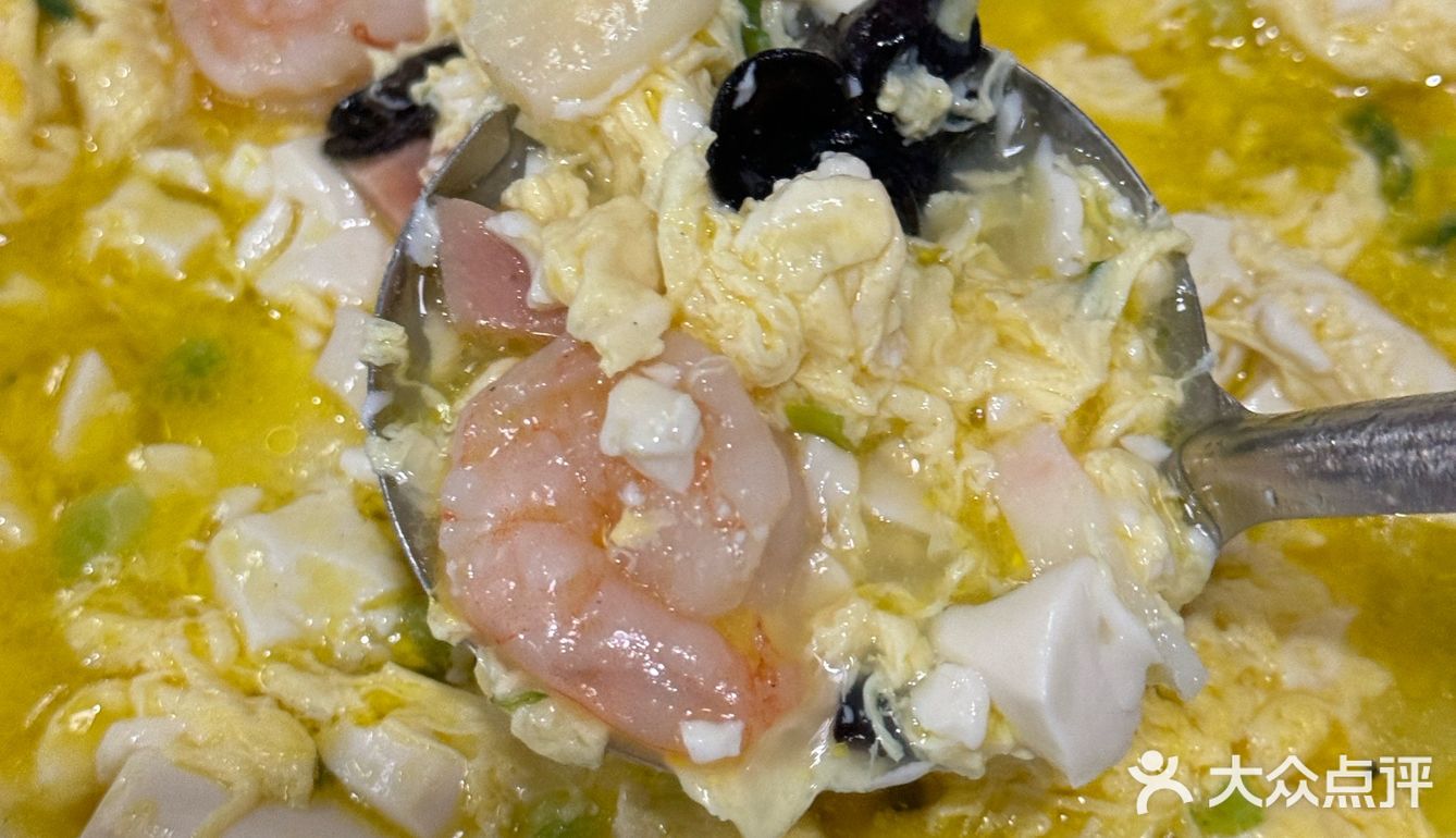 带大家参观下我们的河边小食堂